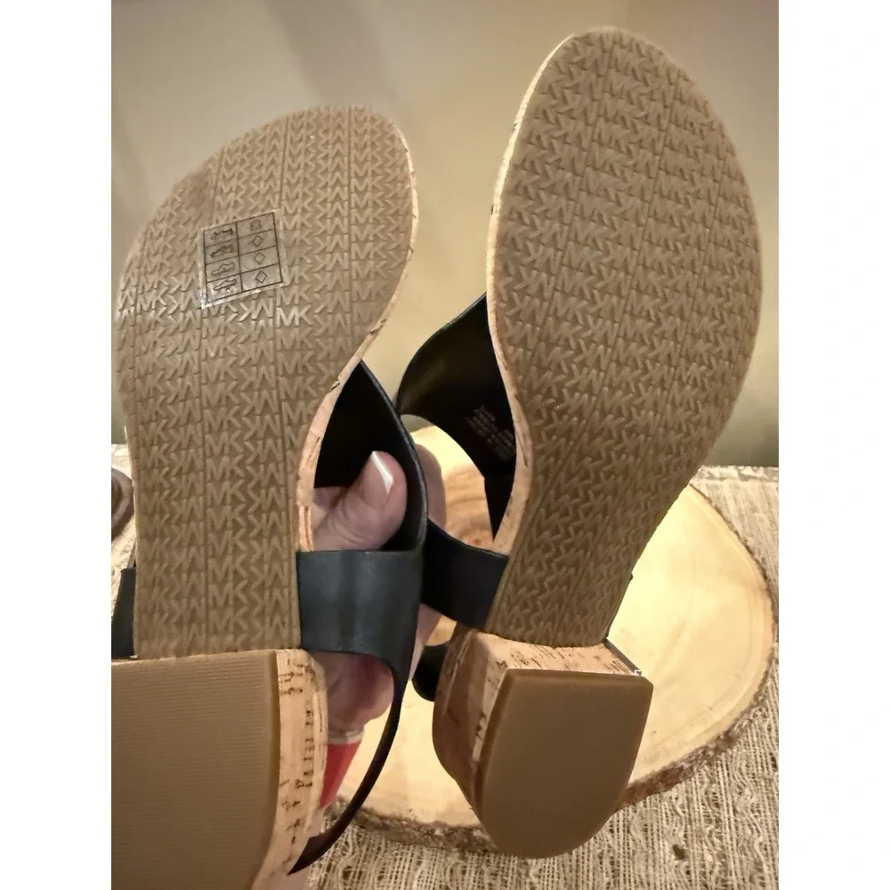 Michael Kors Women's Mk London Buckle Thong Sandal Black Block Heel 6M New - Picture 14 of 14